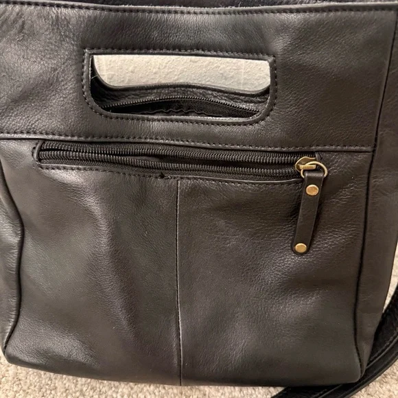 McCauley Cutout Crossbody Bag
Børn - Picture 6 of 7